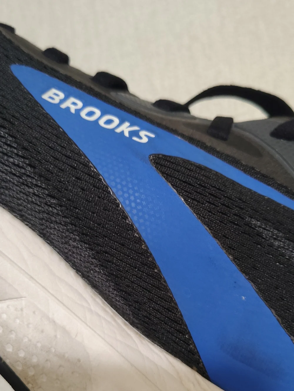 Brooks Men's Trace 4 Running Shoes - Black/Cobalt Blue. Size 10.5